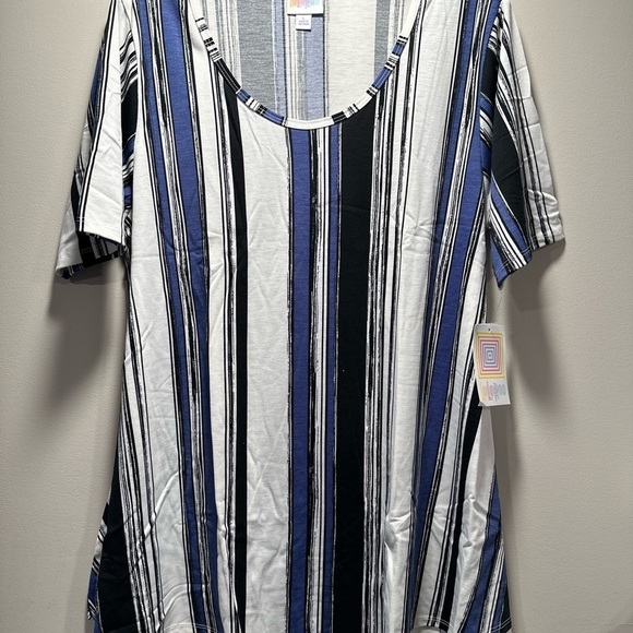 LulaRoe Perfect Tee Swing Top Tunic Half Sleeve Loose Fit Stretchy Soft Large - Picture 14 of 15